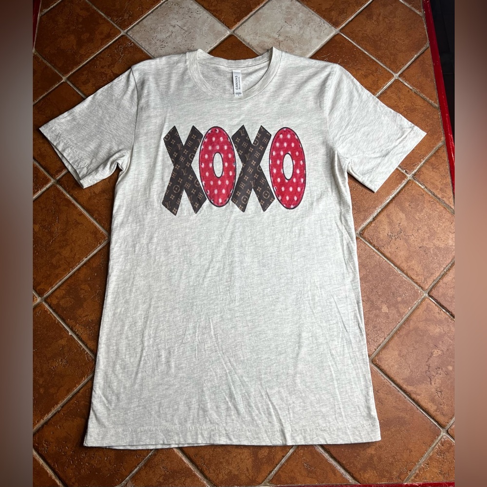 Blonde-Tee’s Women’s XOXO Tshirt
